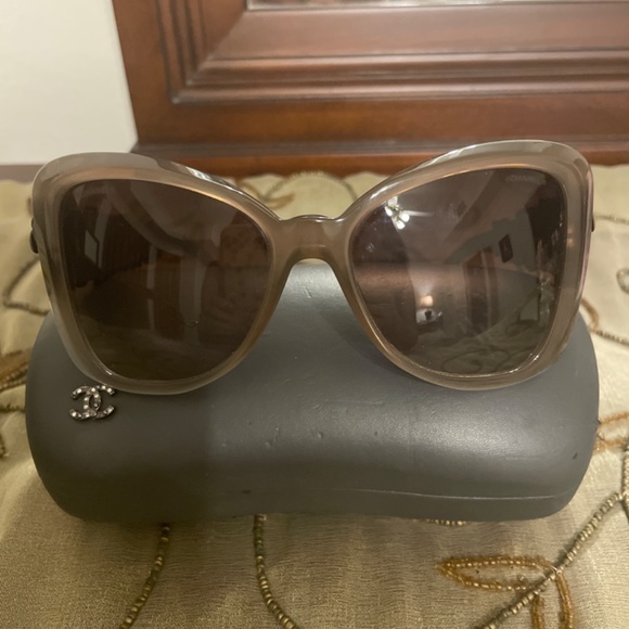 Sunglasses - Picture 7 of 7